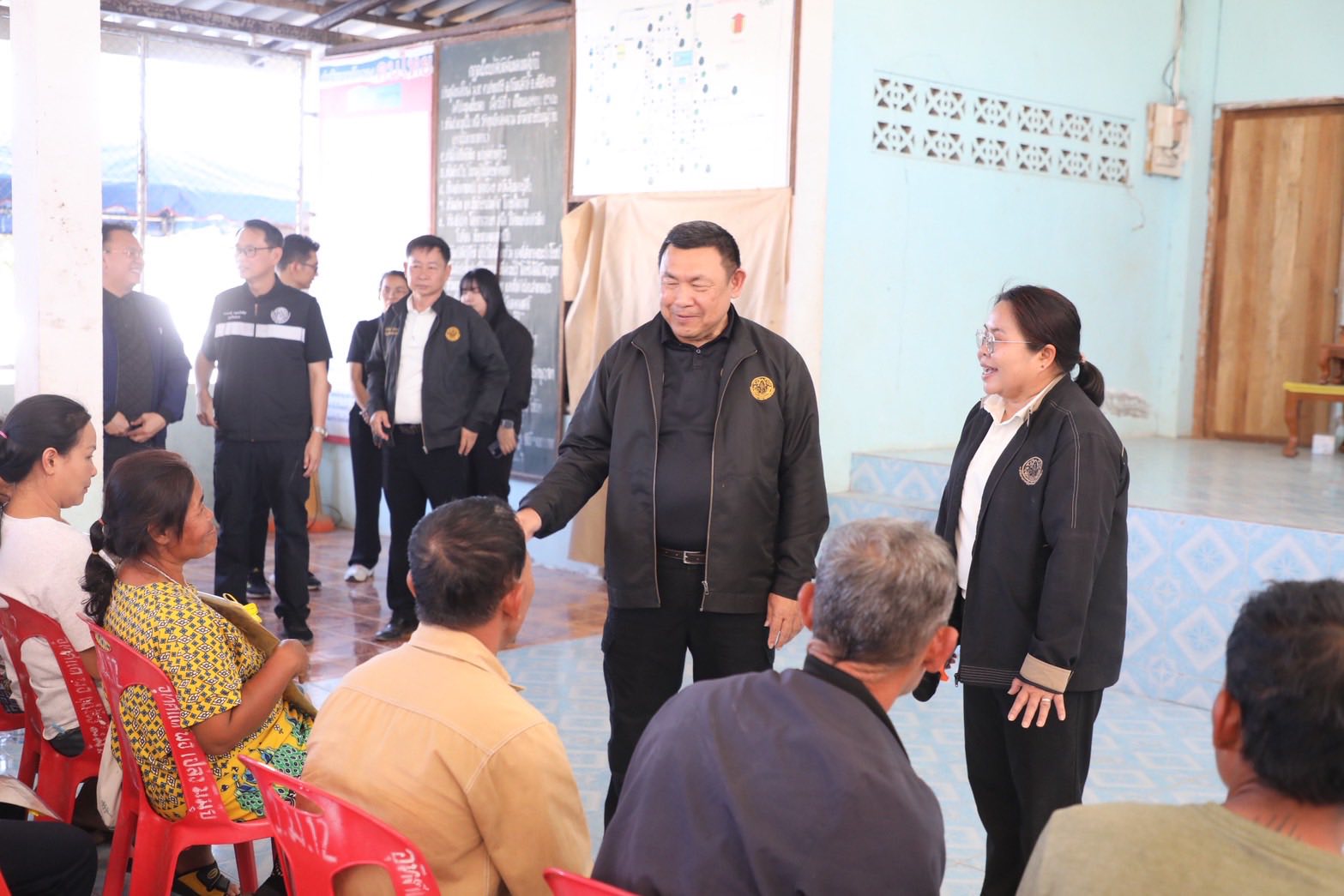 title - “ส.ป.ก. ไม่ทิ้งใครไว้ข้างหลัง” เลขาฯ สั่งลุย ศูนย์เคลื่อนที่ เร่งช่วยเกษตรกรในเขตปฏิรูปที่ดินในพื้นที่เสี่ยงภัย